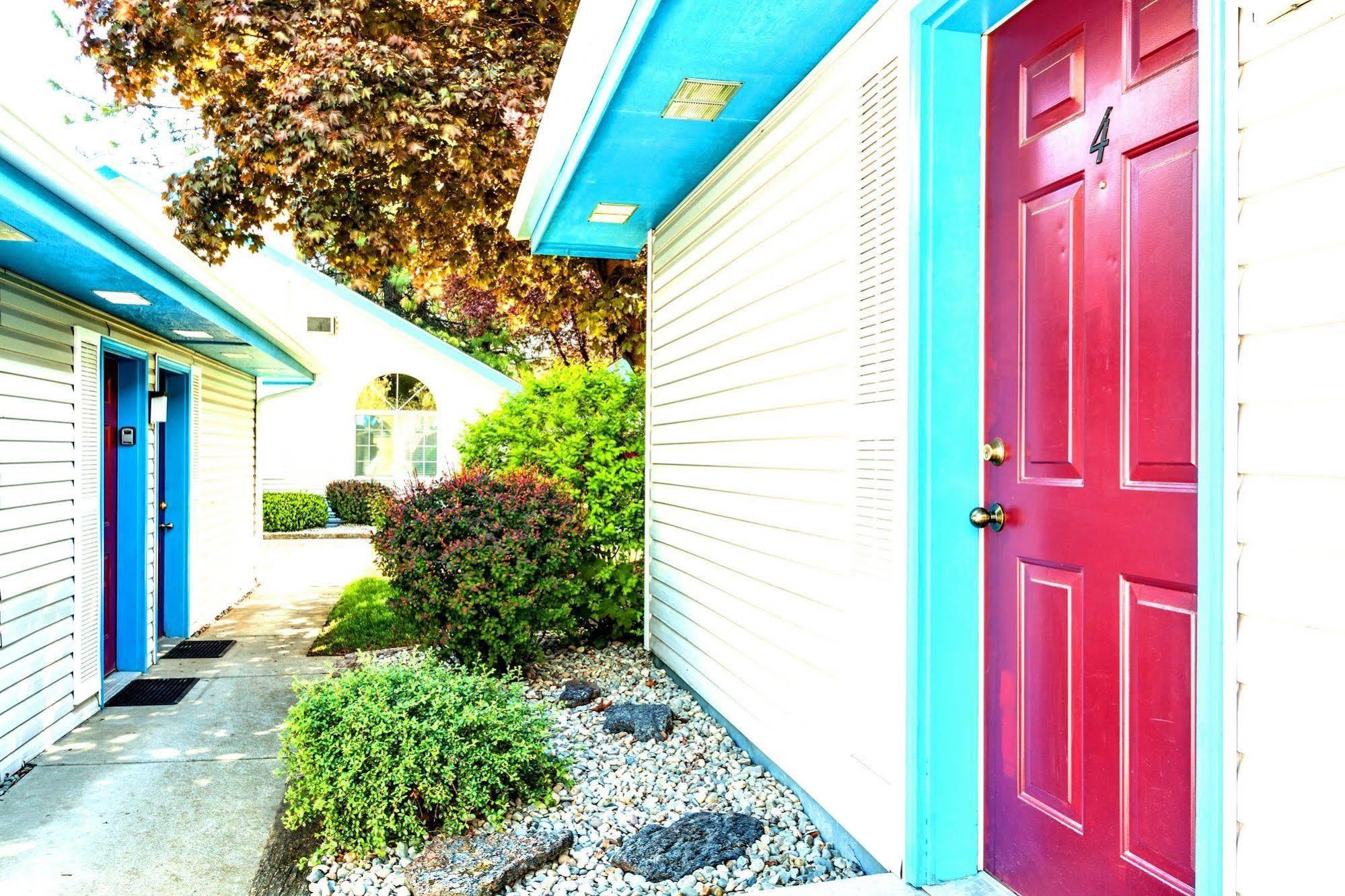 Turning Leaf Townhome Suites Fairwood Exterior photo